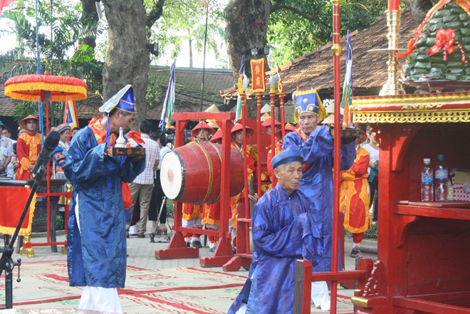 Hơn 300 nghệ nhân tham dự lễ tế tổ ở festival nghề tại Huế